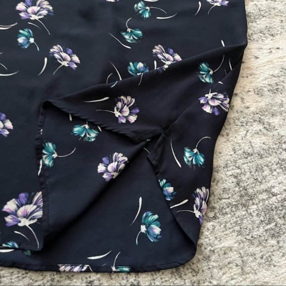 Banana Republic floral print cap sleeve v-neck blouse - Picture 6 of 11